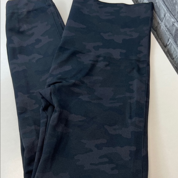 Black Camouflage‎ SPANX Leggings - Picture 10 of 10